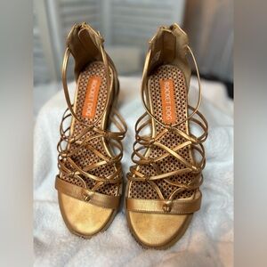 NWOT Rocket Dog Metallic Gold Somma Caged Sandals Size 6